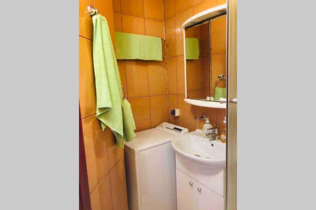 Super Central - Lovely One-Bedroom Apartment On Victoriei Avenue Bukares Bagian luar foto